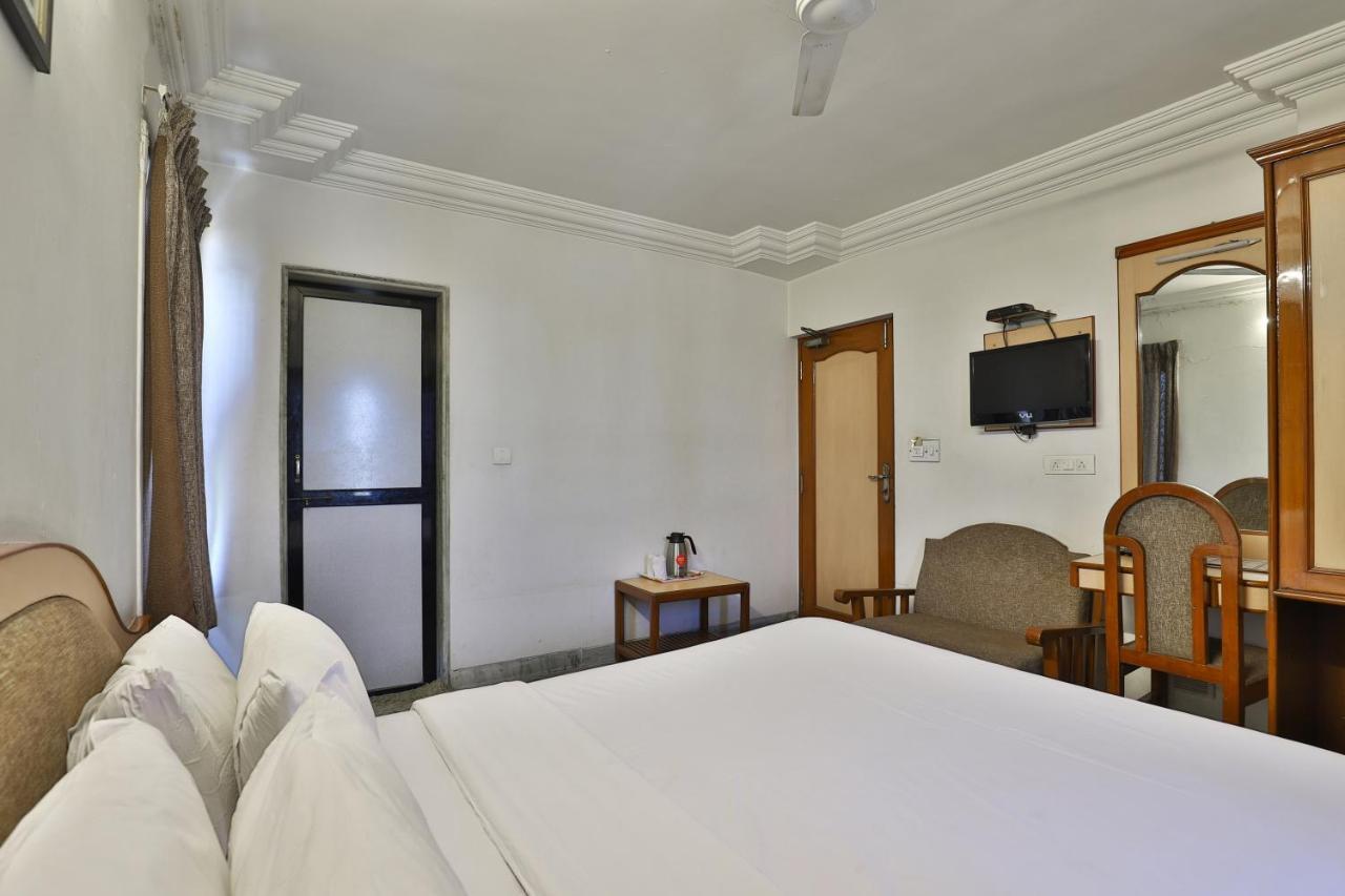 Hotel Midtown Szúrat Kültér fotó